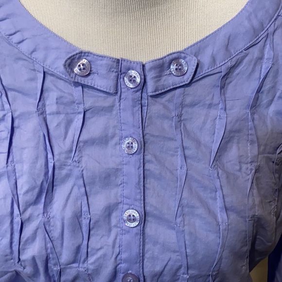 Adorable 3/4 sleeve top - Picture 2 of 4